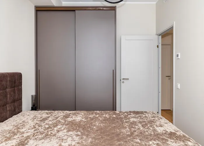 Parkside Lux - 2 Bedrooms Apartment, New